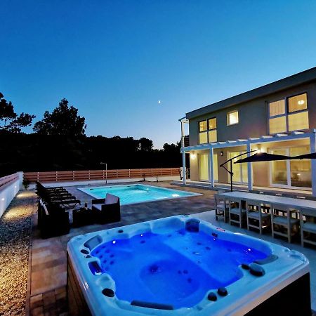 Villa Olivia - New And Modern House With Pool, Souna, Jacuzzi & Playground, Liznjan - Istra Kültér fotó