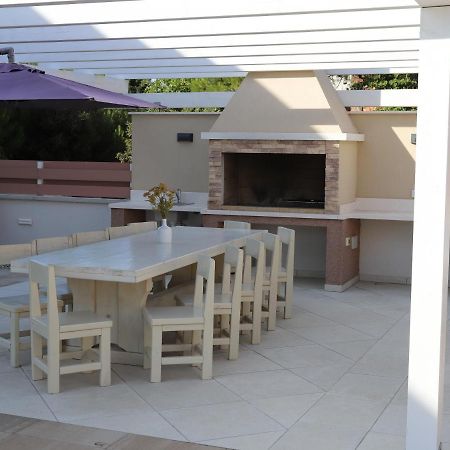 Villa Olivia - New And Modern House With Pool, Souna, Jacuzzi & Playground, Liznjan - Istra Kültér fotó