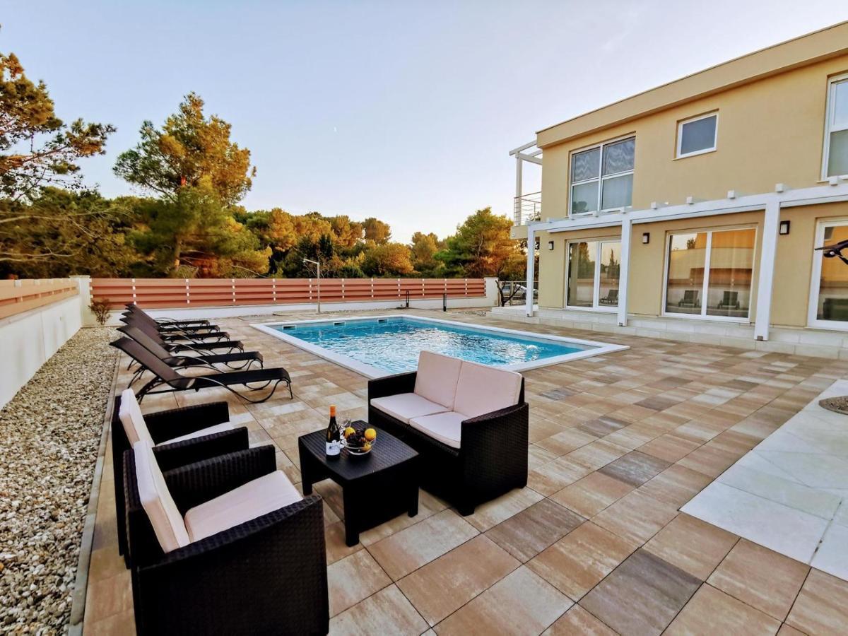 Villa Olivia - New And Modern House With Pool, Souna, Jacuzzi & Playground, Liznjan - Istra Kültér fotó