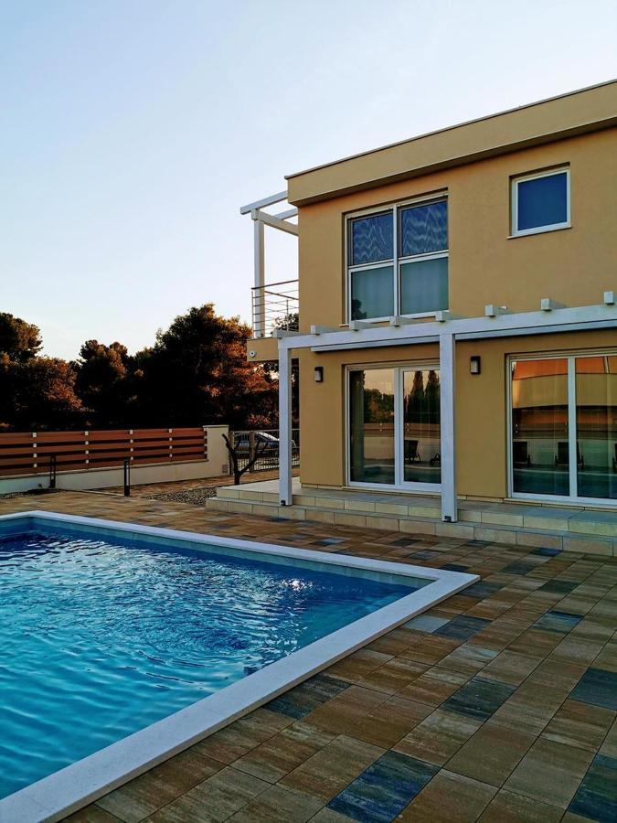 Villa Olivia - New And Modern House With Pool, Souna, Jacuzzi & Playground, Liznjan - Istra Kültér fotó