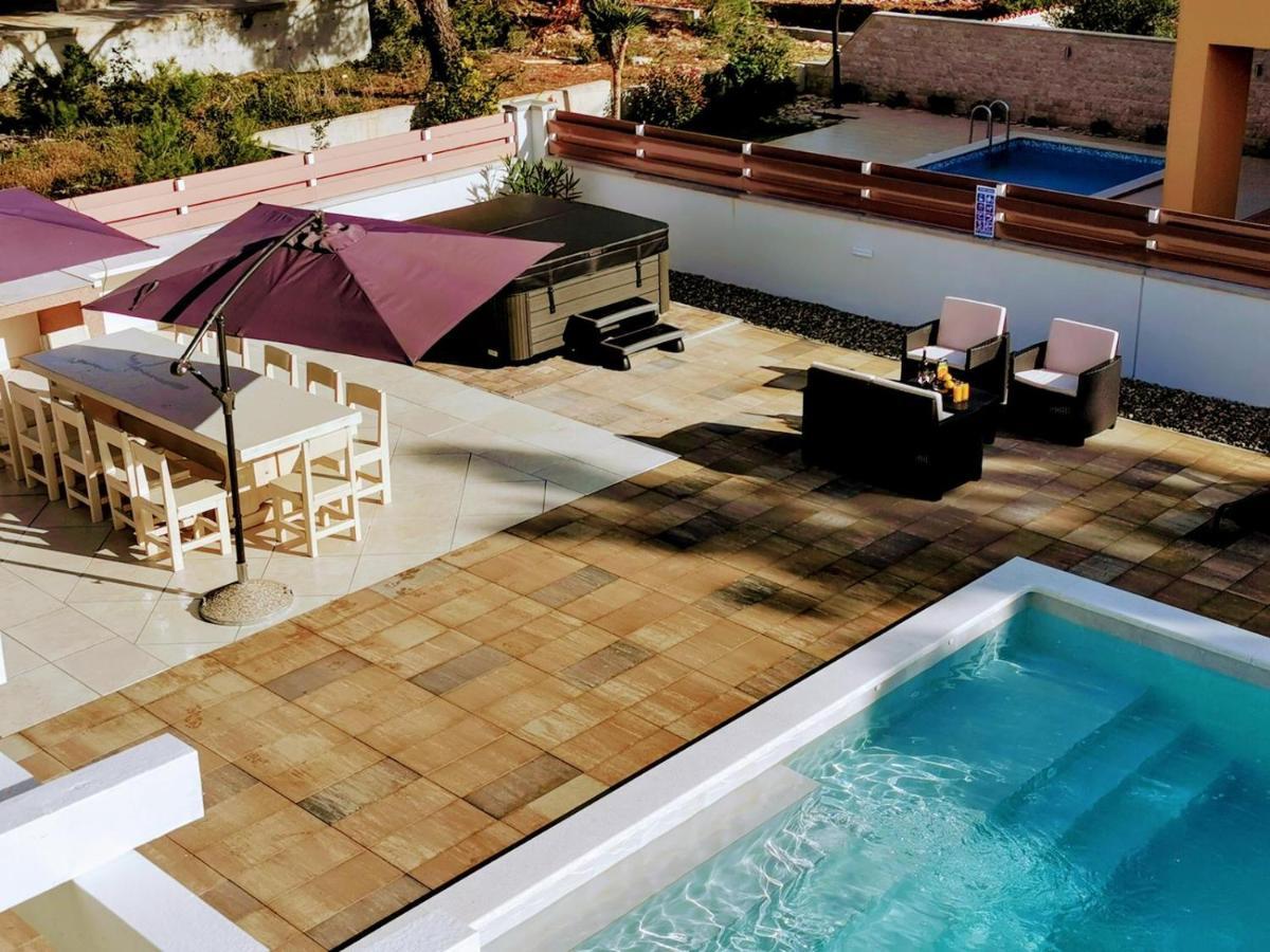 Villa Olivia - New And Modern House With Pool, Souna, Jacuzzi & Playground, Liznjan - Istra Kültér fotó
